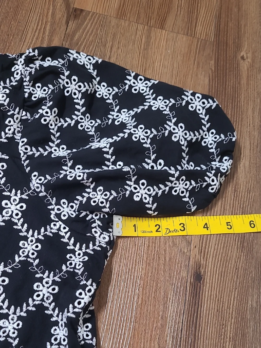 LOFT Black and White Smocked Puff Sleeve‎ Blousefor women zise m good condition